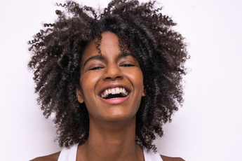 Kérastase model with curly hair